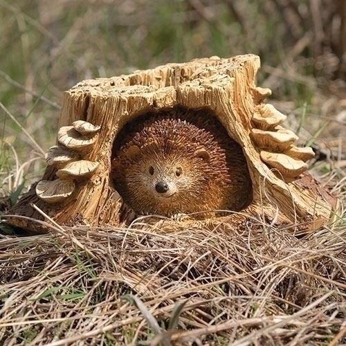 ハリネズミ in 切り株 置物 木彫り風 : グロリアスエンジェル代官山