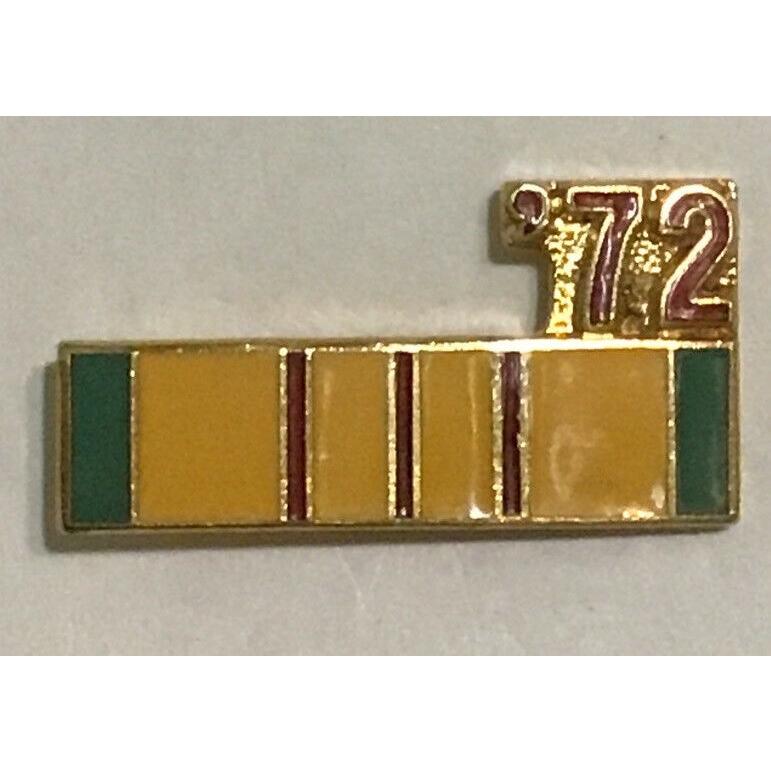 ピンバッジ Vietnam Service Ribbon ‘72 Hat Pin 7/8” - New