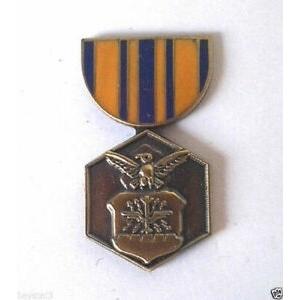 ピンバッジ US AIR FORCE COMMENDATION HAT PIN Military Veteran 15046 HO