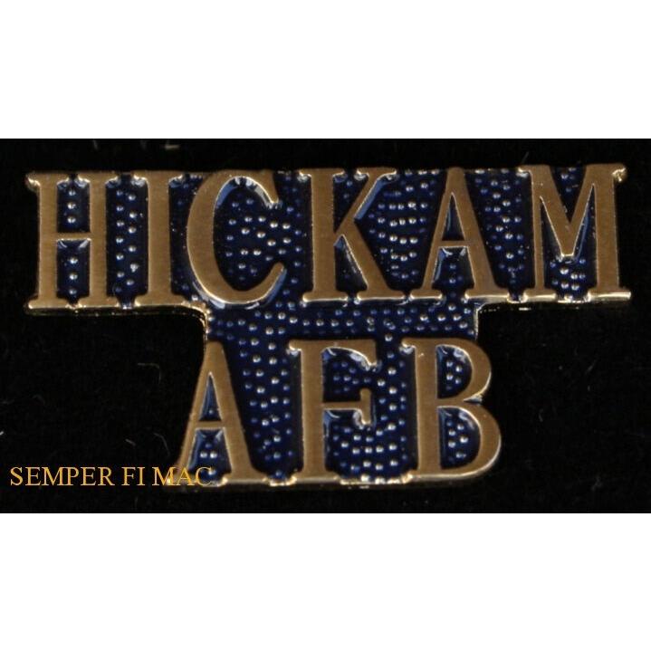 ピンバッジ HICKAM AFB AK SCRIPT HAT LAPEL VEST PIN UP US AIR FORCE VETERAN GIFT
