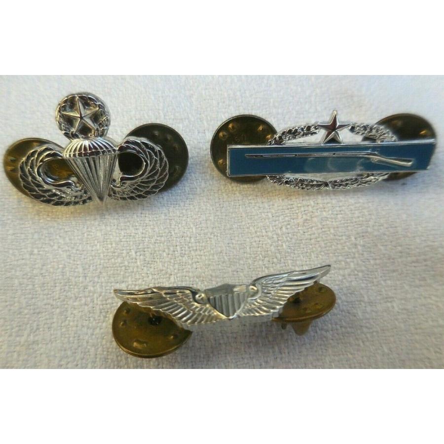 ピンバッジ Lot of three 1990's Badge,Aviator, Parachutist Hat/lapen pin U.S. Mil