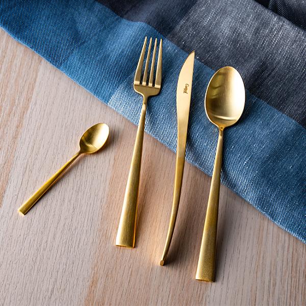 【レア新品！】クチポール正規品デュナマットゴールド　スプーン・フォーク　4セット Amazon | クチポール(Cutipol) DUNA/デュナ マットゴールド