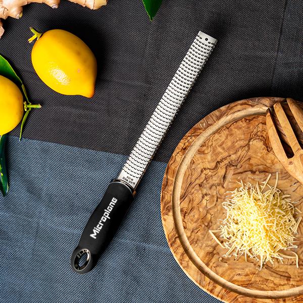 【並行輸入品】 おろし金 おろし器 マイクロプレイン Microplane プレミアム シリーズ ゼスター グレーター チーズグレーター グレーター すりおろし器 すりお | microplane | 34
