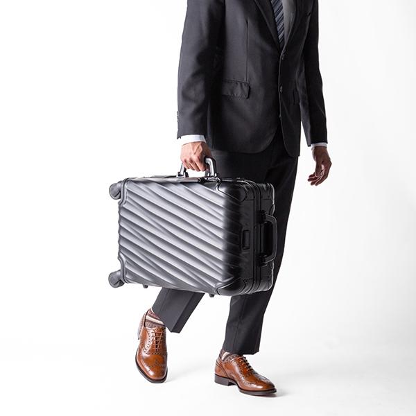 TUMI \GWも毎日配送ですぐに届く/ トゥミ スーツケース 31L 4 TUMI \GWも毎日配送ですぐに届く/ トゥミ スーツケース 31L 4