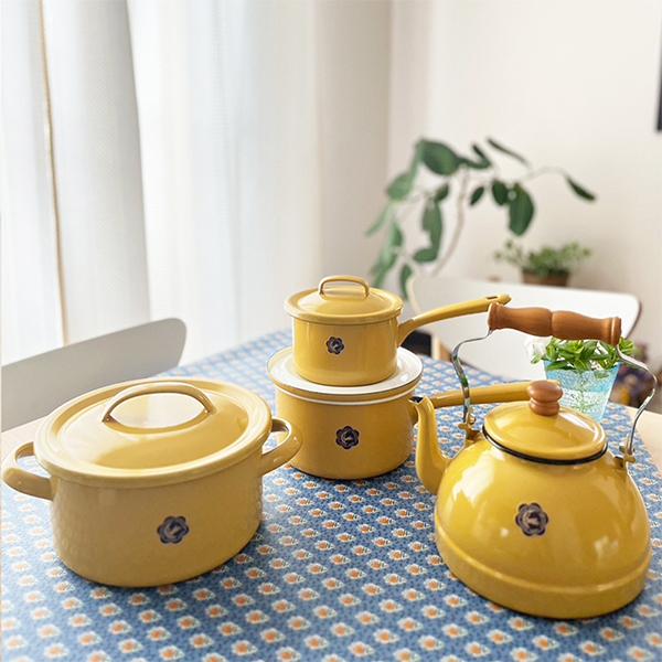 新品・未使用品　月兎印 キャセロール　キャメル　19センチ　両手鍋　箱付き 新品・未使用品 月兎印 キャセロール キャメル 19センチ 両手鍋 箱付き 月