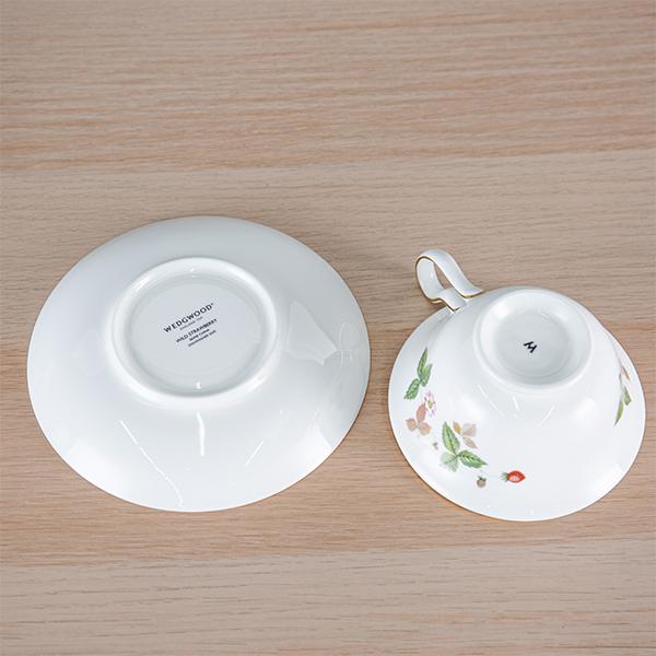 ウェッジウッド ワイルドストロベリー カップ&ソーサー　蓋付き5客セット ウェッジウッド ワイルドストロベリー カップ&ソーサー 蓋付き5客
