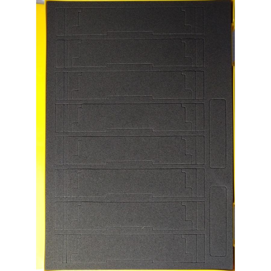 ブック型車両ケース8両 イエロー 50周年記念スリーブ、ウレタン付