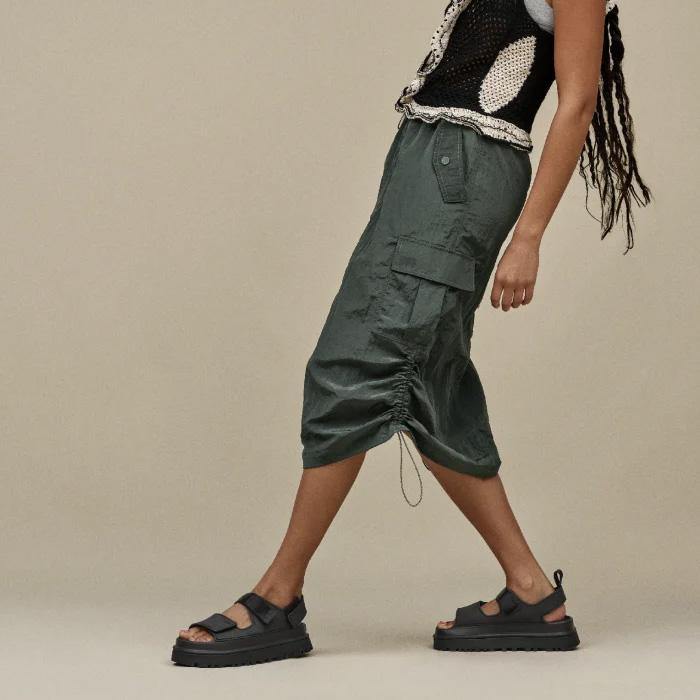 UGG アグ　ゴールデングロウ　サンダル　ブラック　25㎝　希少 UGG Australia（アグオーストラリア） サンダル 「UGG」ゴールデン