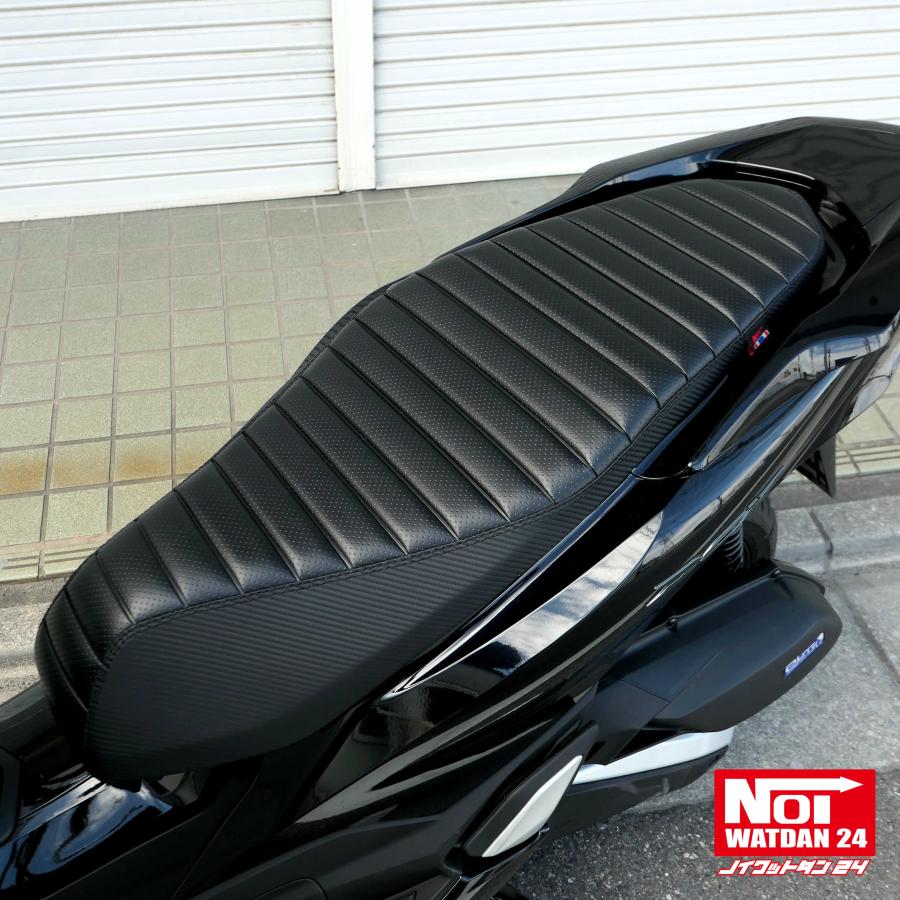 PCX用　ローダウン段付タックロールシート　カーボンブラック/ブラックステッチ PCX用 ローダウン段付タックロールシート カーボンブラック