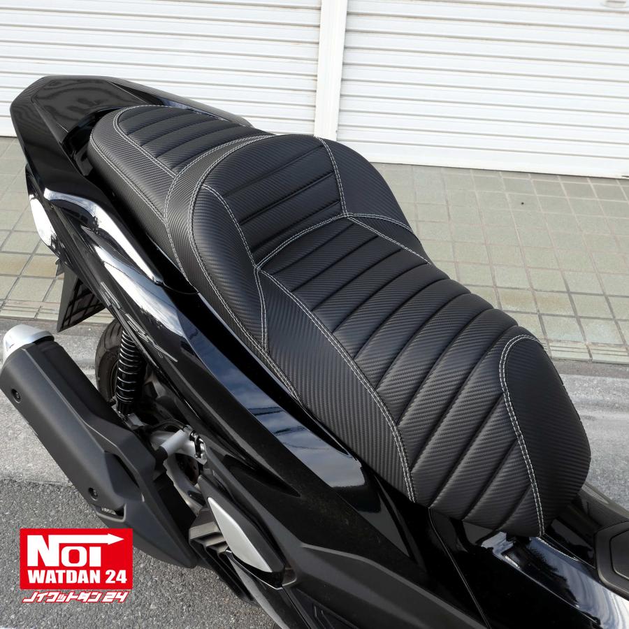 PCX　ローダウンシート　PCX160 PCX150 PCX125　NOI WATDAN24　段付きタックロール　約2cmローダウン　カーボンブラック/ホワイトステッチ　高反発ウレタン内蔵 | ホンダ | 09