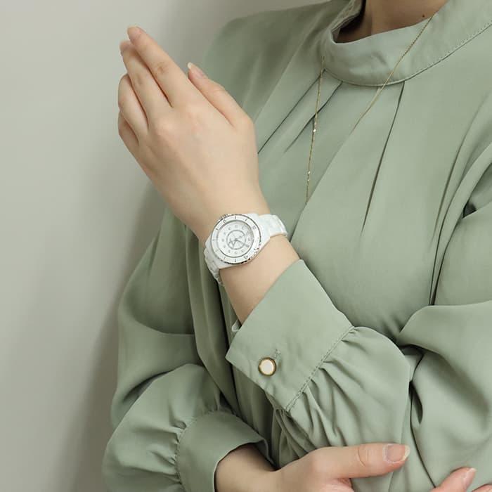 CHANEL（シャネル） J12 ホワイトセラミック 33mm H5703 付属品完品