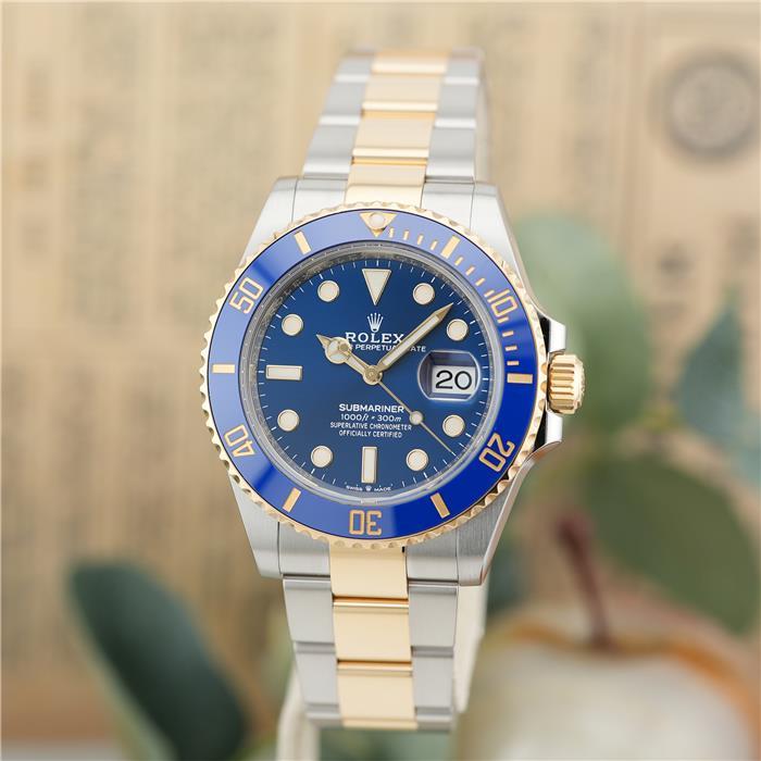 ロレックス　240万円　126613lb 美品　中古　新ギャラ2021/04 ROLEX（ロレックス） サブマリーナーデイト41 126613LB 保証書2021年
