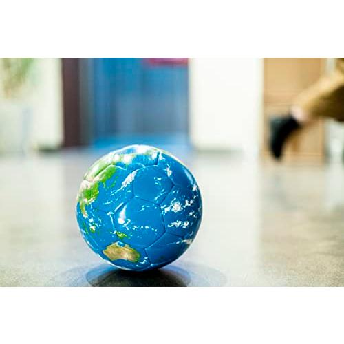 ほぼ日のアースボール PLAY サッカーボールタイプ アプリをかざすと地球の「今」がリアルタイムに見える地球儀です。直径約22cm 5号球 ブルー｜goda-shoten｜02