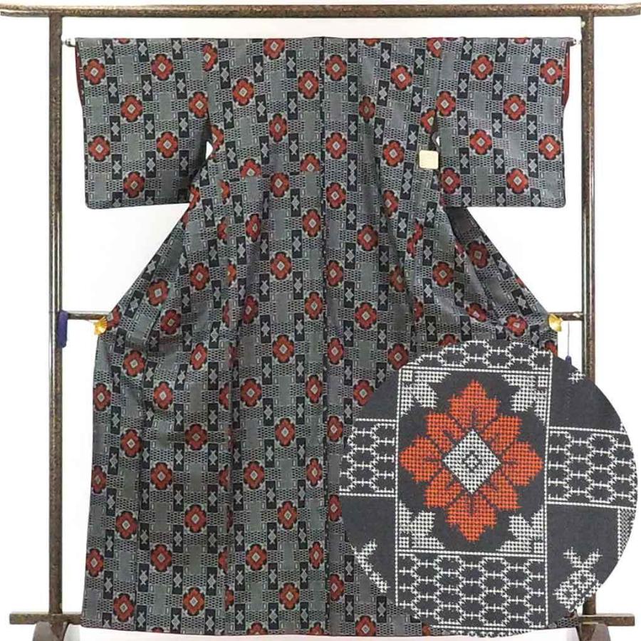 紬 リサイクル着物 身丈164cm 裄65cm 前幅24cm 後幅30cm 袖丈48cm レディース 袷 花柄 裄Mサイズ 秋冬春用 正絹（シルク）黒地 トールサイズ 美品