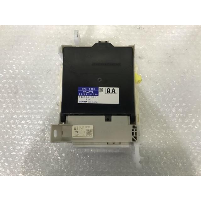 ゆぴ取引専用 アクア DAA-NHP10 助手席側ヒューズボックス : 長崎リパーツ ヤフー
