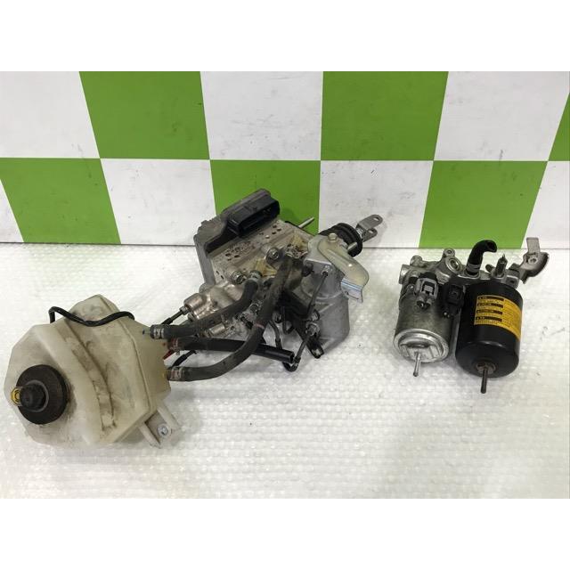 プリウス DAA-ZVW30 ブレーキマスター アキュームレーター付 : 長崎