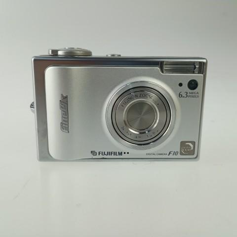FUJIFILM（フジフイルム） FUJIFILM FinePix F10 Silver コンパクト 