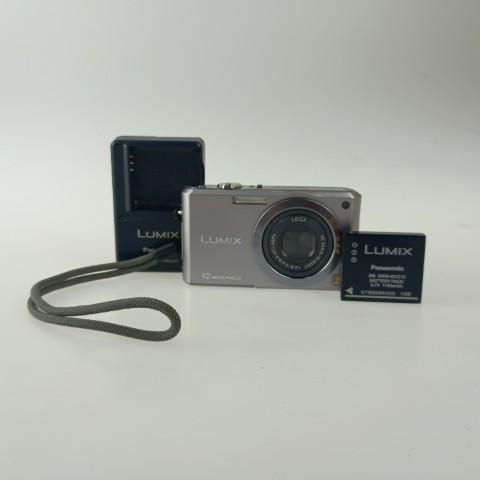 【美品】Panasonic DMC-FX100 シルバー デジタルカメラ Panasonic（パナソニック） Panasonic LUMIX DMC-FX100 Silver