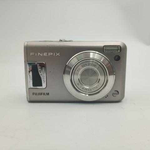 FUJIFILM（フジフイルム） FUJIFILM FinePix F31 fd Silver コンパクト