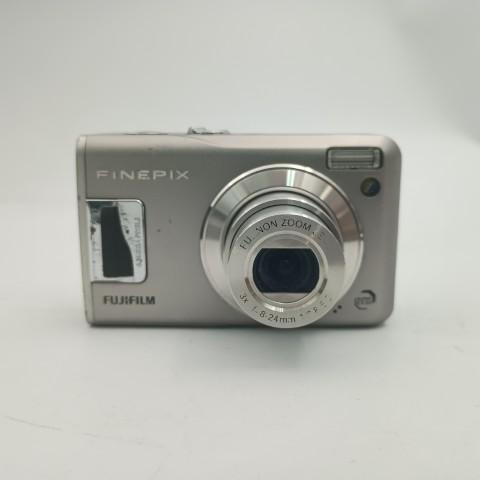 FUJIFILM（フジフイルム） FUJIFILM FinePix F31 fd Silver コンパクト