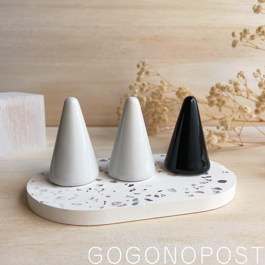 無地ホワイト ブラック 陶器のリングスタンド リング立て 指輪立て