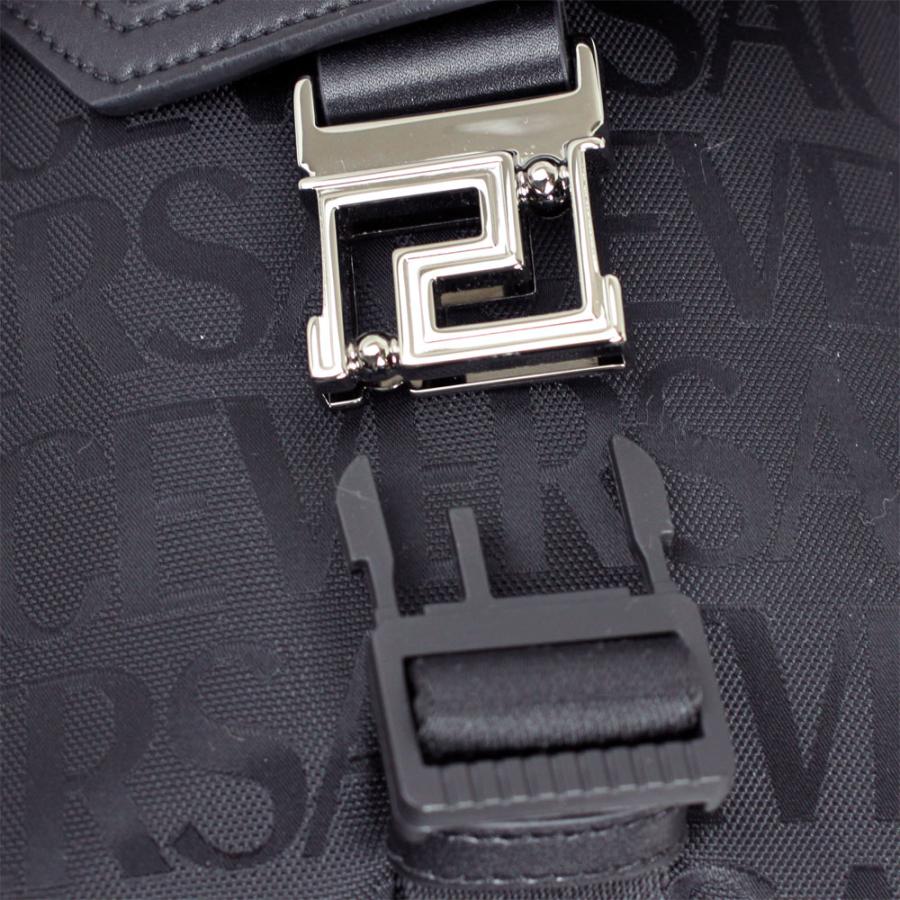 ヴェルサーチ バッグ メンズ レディース VERSACE 斜め掛けショルダーバッグ ロゴ ナイロン ブラック 1009919 1A07040の画像