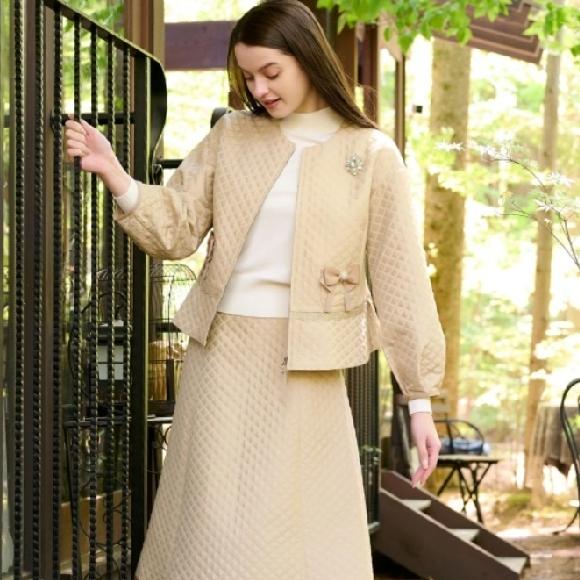 新品タグスーパービューティーキルティング風バルーン袖ノーカラー