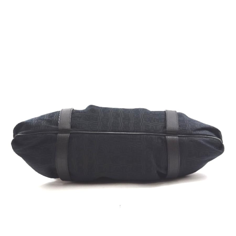 サルヴァトーレフェラガモ ガンチーニ ロゴ ショルダーバッグ