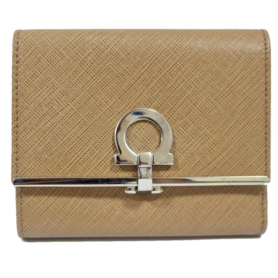 美品 サルヴァトーレフェラガモ ガンチーニ 三つ折り財布 レディース