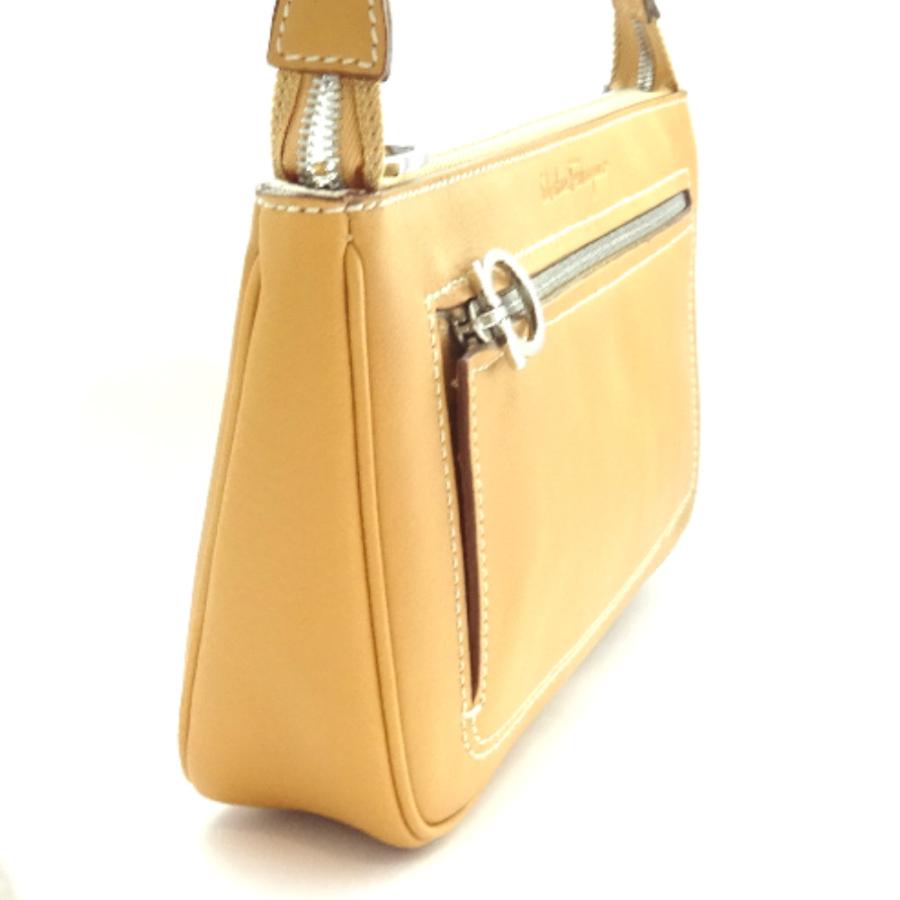 サルヴァトーレフェラガモ アクセサリーポーチ ガンチーニ ショルダー