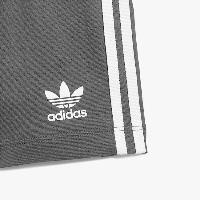 adidas アディダスオリジナルス ディズニー コラボ ミッキー T