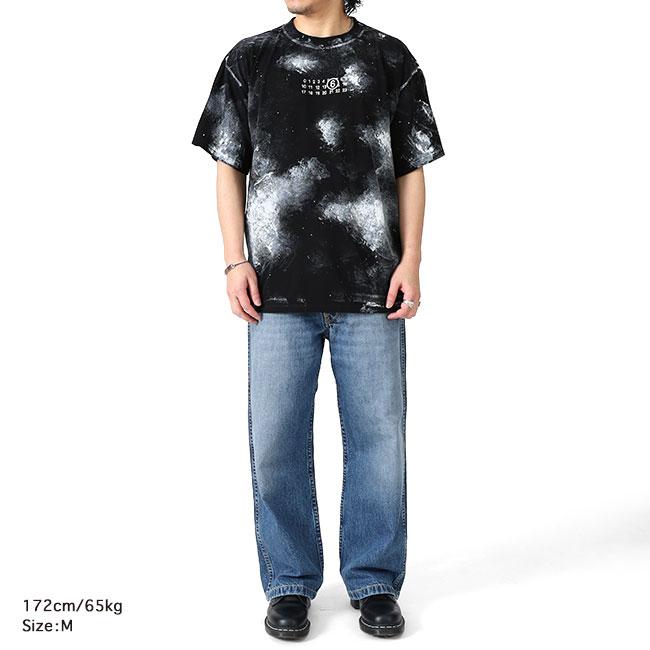 MM6 エムエムシックス メゾンマルジェラ ホワイトペイント ロゴTシャツ SH2GC0039 M20048 黒 ブラック 半袖Tシャツ メンズの画像