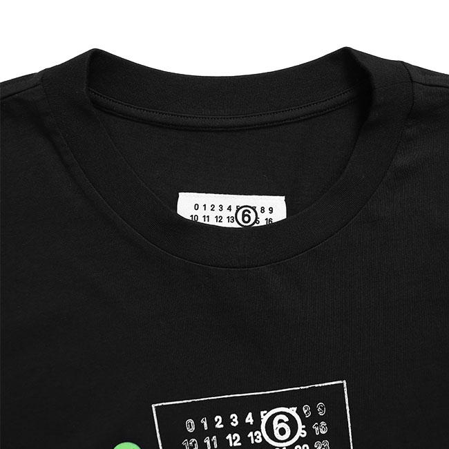 MM6 エムエムシックス メゾンマルジェラ ライブラリー スタンプTシャツ SH0GC0070 M20170 黒 ブラック 半袖Tシャツ メンズの画像