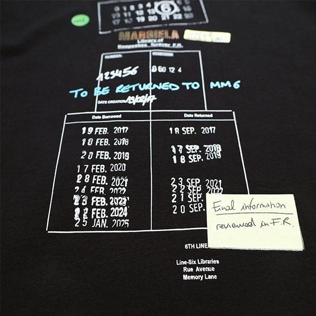 MM6 エムエムシックス メゾンマルジェラ ライブラリー スタンプTシャツ SH0GC0070 M20170 黒 ブラック 半袖Tシャツ メンズの画像