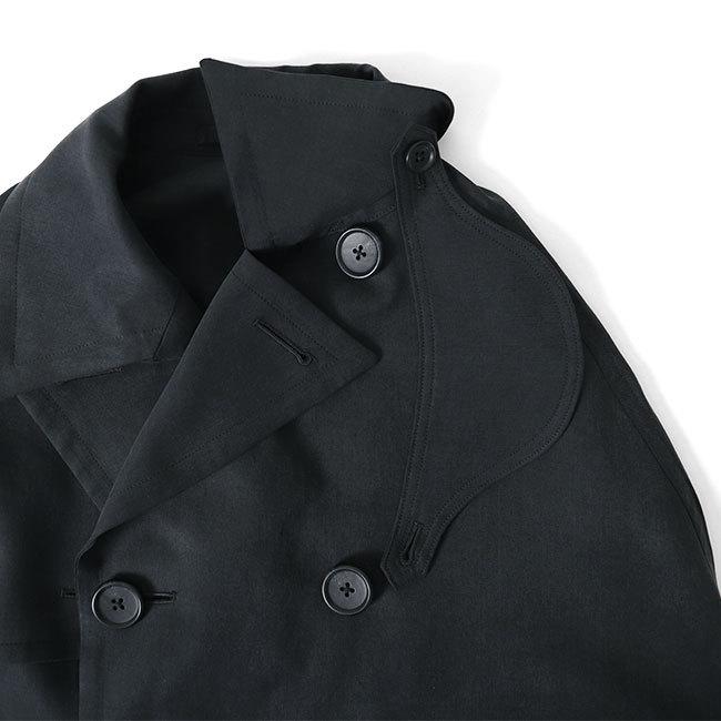 レインメーカー　オーバーサイズドトレンチコート　RAINMAKER レインメーカーのオーバーサイズトレンチコート、柔らかな素材が生む