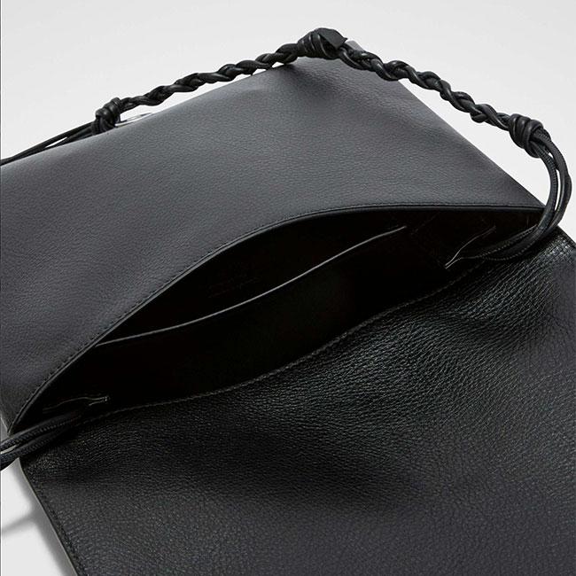 JIL SANDER ジルサンダー TANGLE FLAT MD タングル レザー ショルダーバッグ J26WG0079 P8948 黒 ブラック ポーチの画像