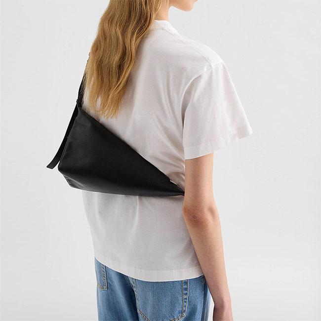 JIL SANDER ジルサンダー TRIANGLE CROSSBODY トライアングル クロスボディーバッグ J26WG0071 P8891 黒 ブラック ショルダーバッグ ポーチの画像