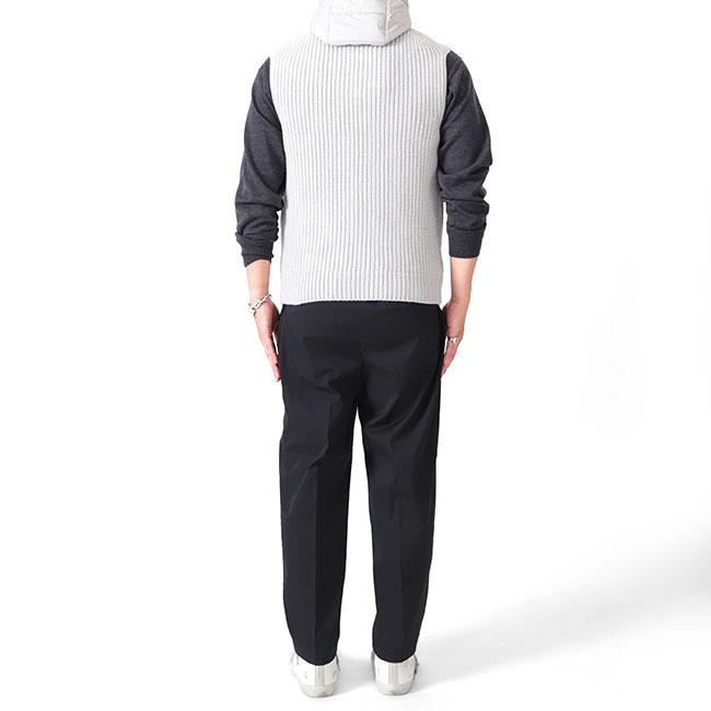 Herno フードニットベスト　美品 SALE] HERNO ヘルノ リゾート デタッチャブルフード付き ニットベスト