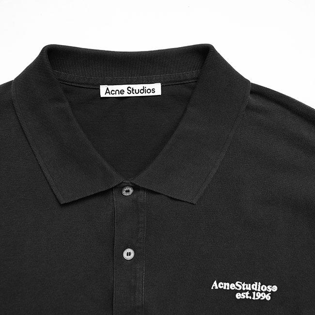 Acne Studios ブラック ポロシャツ 半袖 Acne Studios アクネストゥディオズ ウォッシュド ロゴポロシャツ FN