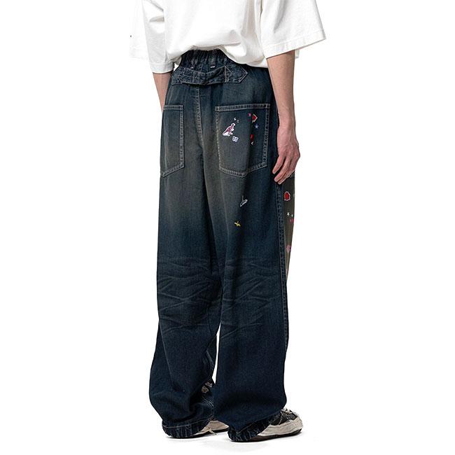 Maison MIHARA YASUHIRO ミハラヤスヒロ キッズ ステッカー プリント ベイカー デニムパンツ J16PT124 ブルー ワイドジーンズ ジーパン メンズの画像