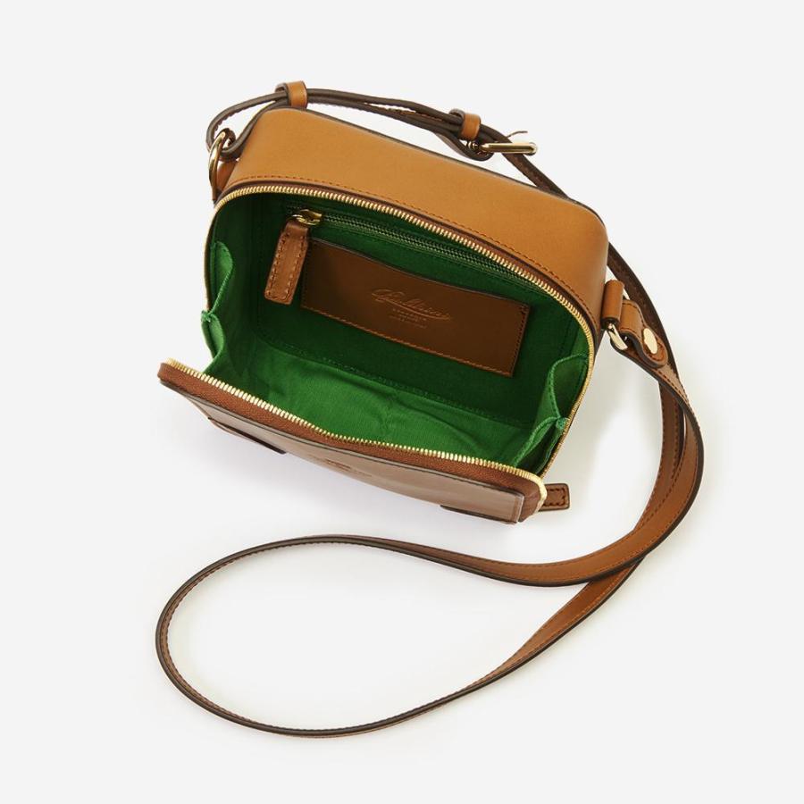 モンテカティーニ（MONTECATINI） ショルダーバッグ 斜めがけ 肩掛け