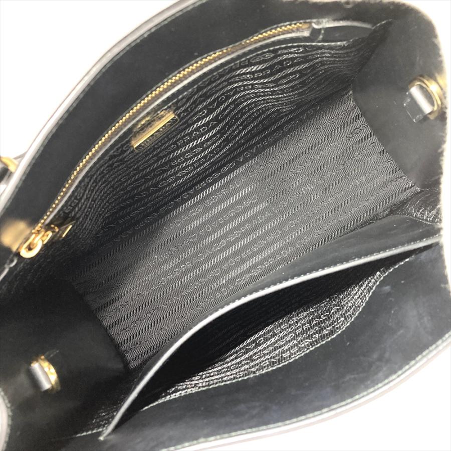 PRADA（プラダ） エンボスロゴ ショルダーバッグ 2WAY サフィアーノ