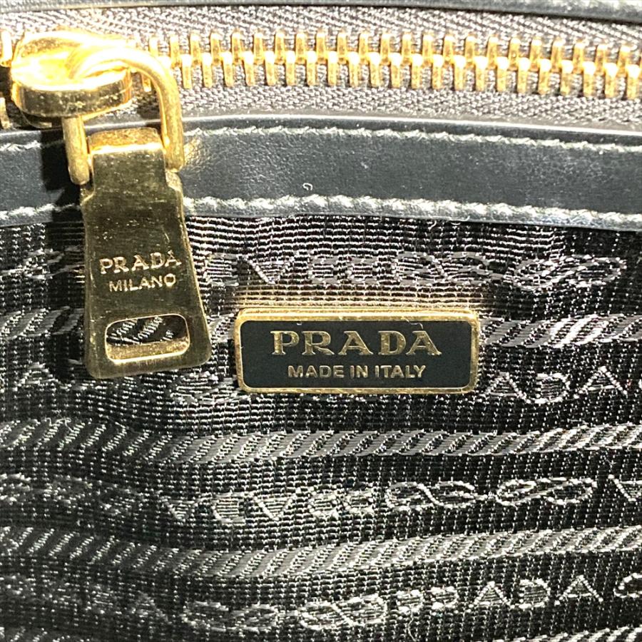 PRADA（プラダ） エンボスロゴ ショルダーバッグ 2WAY サフィアーノ