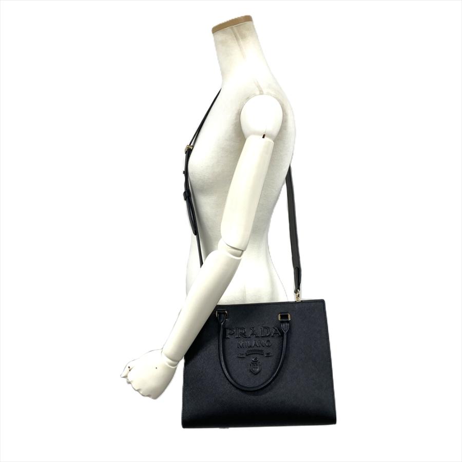 PRADA プラダ エンボスロゴラフィアショルダーバッグ PRADA（プラダ） エンボスロゴ ショルダーバッグ 2WAY サフィアーノ