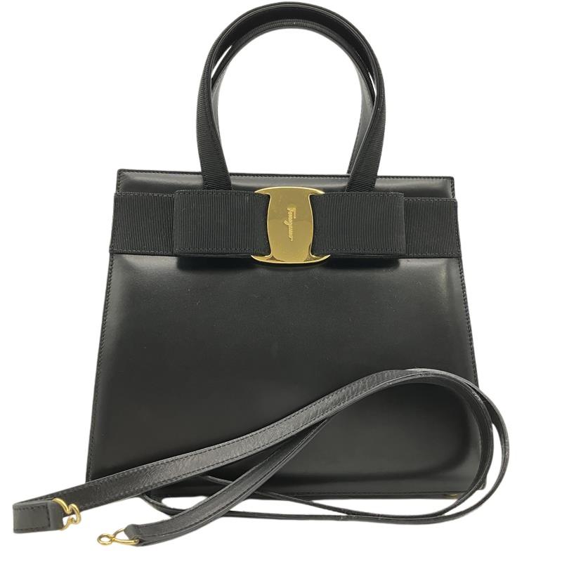 ✨美品✨フェラガモ ハンドバッグ 2way ヴァラリボン ゴールド金具 レザー フェラガモ FERRAGAMO ヴァラ リボン ハンドバッグ ピンクベージュ