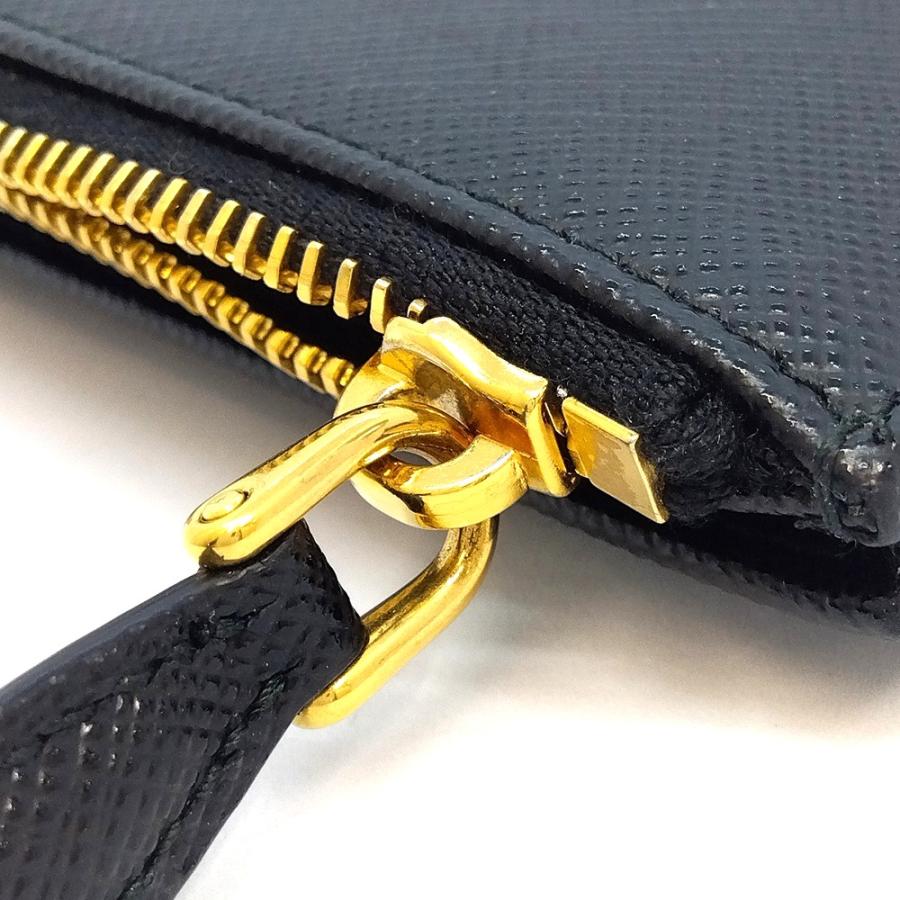 極美品✨PRADA サフィアーノ 二つ折り財布 ブラック　三角　トライアングル PRADA（プラダ） トライアングル 二つ折り財布 サフィアーノ 1ML050