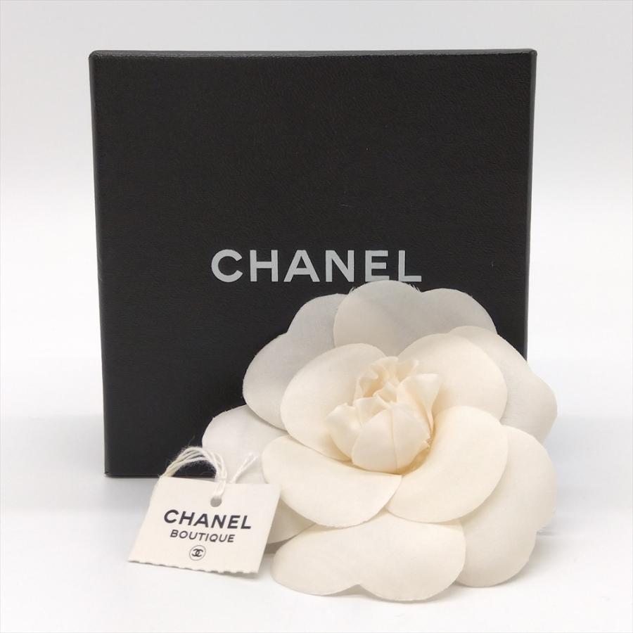 CHANEL シャネル 白カメリア コサージュ ブローチ ホワイト CHANEL シャネル 白カメリア コサージュ ブローチ ホワイト