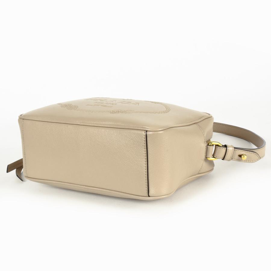 【美品】プラダ、ショルダーバッグ、ベージュ、エトゥープ、保存袋付き、ゴールド金具 PRADA（プラダ） ショルダーバッグ カーフ 1BH089 ベージュ ゴールド