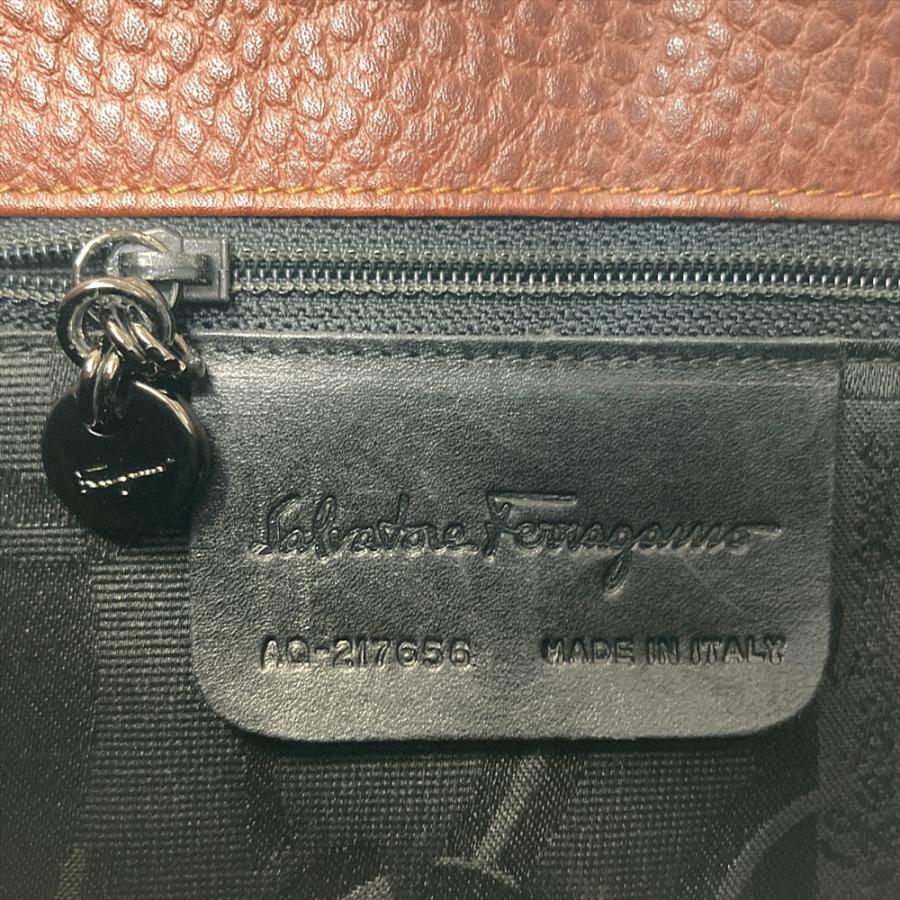 フェラガモ Ferragamo ガンチーニ ショルダーバッグ グレインレザー