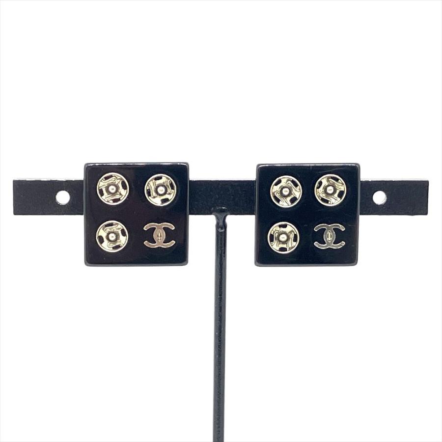 CHANEL（シャネル） ココマーク スクエア スナップボタンモチーフ